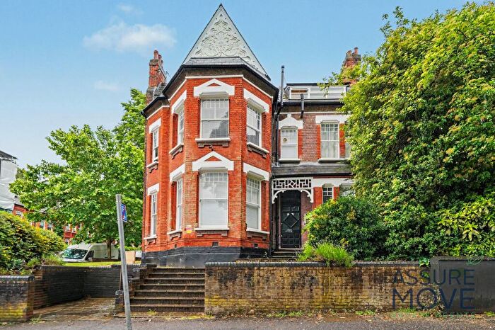 Studio To Rent In Haslemere Road, London, N8
