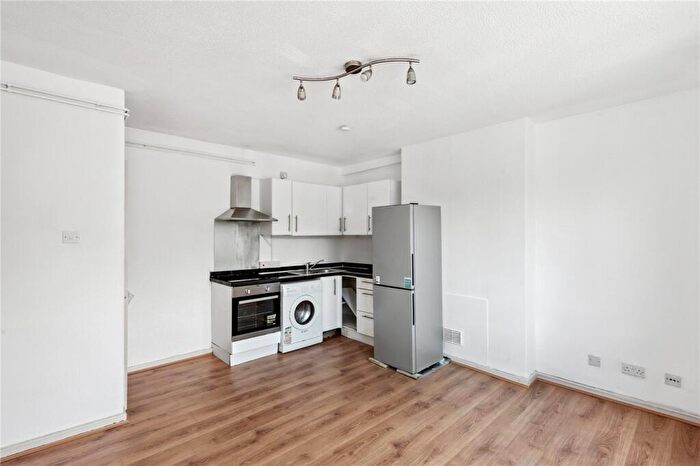 3 Bedroom Apartment To Rent In Warwick Grove, London, E5
