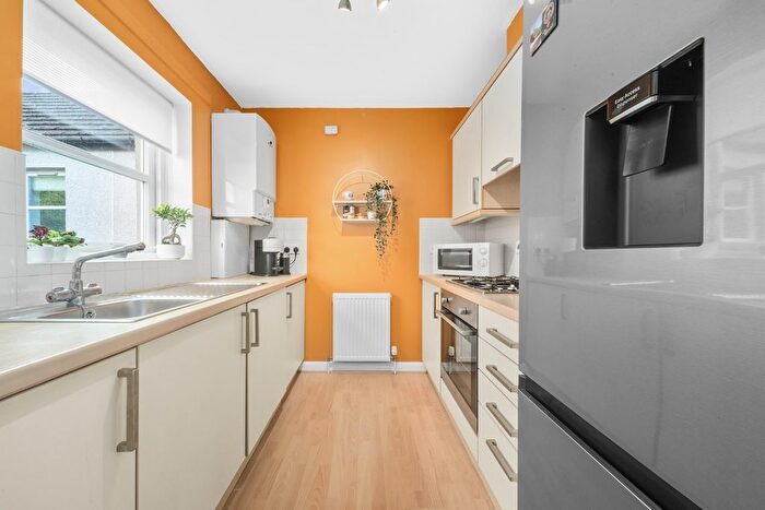 1 Bedroom Flat To Rent In Kirklands, Glasgow, PA4