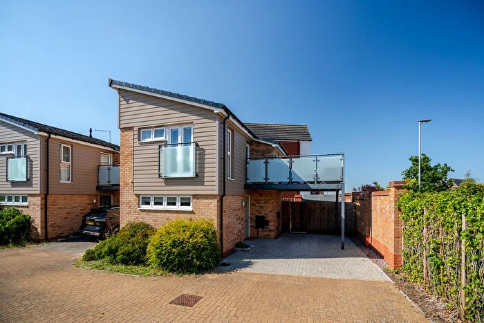 1 Bedroom Detached House For Sale In Agrippa Crescent, Fairfields, Milton Keynes, MK11