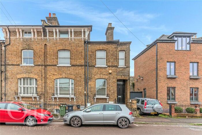 3 Bedroom Maisonette To Rent In Bloom Grove, West Norwood, SE27