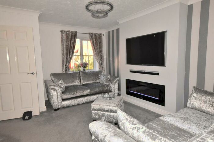 3 Bedroom Link Detached House For Sale In Stirling Drive, Coddington, Newark, NG24