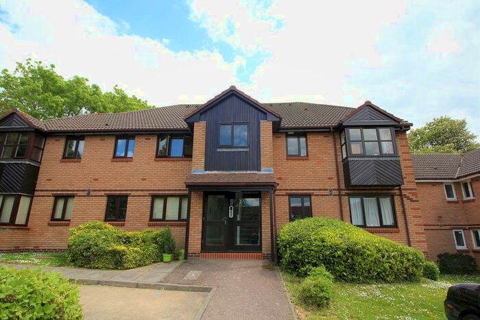 1 Bedroom Apartment To Rent In Bornedene, Potters Bar, EN6