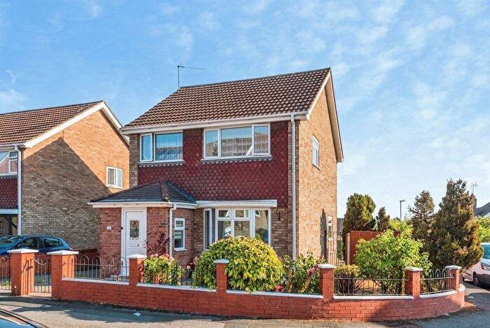 3 Bedroom Detached House For Sale In Bedwyn Close, Swindon, SN2