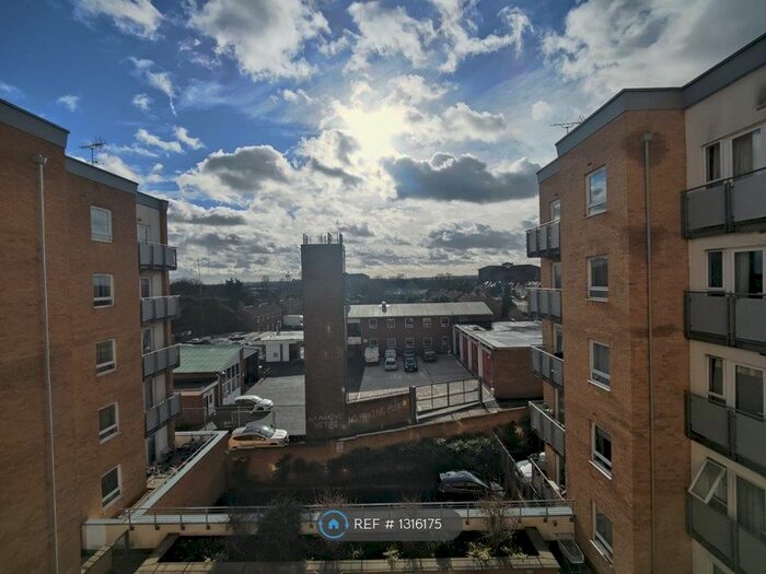 2 Bedroom Flat To Rent In Quadrivium Point, Slough SL1