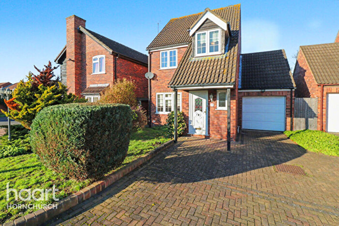 3 Bedroom Detached House For Sale In Guardian Close, Hornchurch, RM11