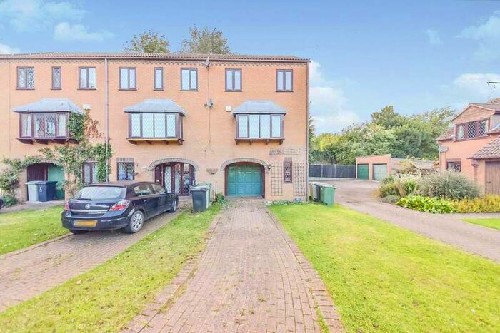 3 Bedroom Town House To Rent In Willow Close, Uppingham, LE15