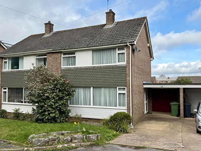 3 Bedroom Semi-Detached House For Sale In Newlands Close, St. Thomas, EX2