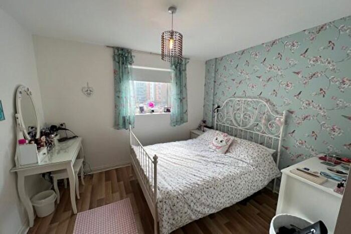 2 Bedroom Flat To Rent In Calais House Cardiff, CF10