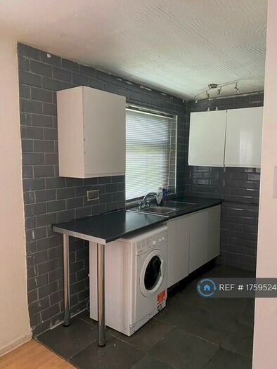 2 Bedroom Flat To Rent In Downs Road, Luton, LU1