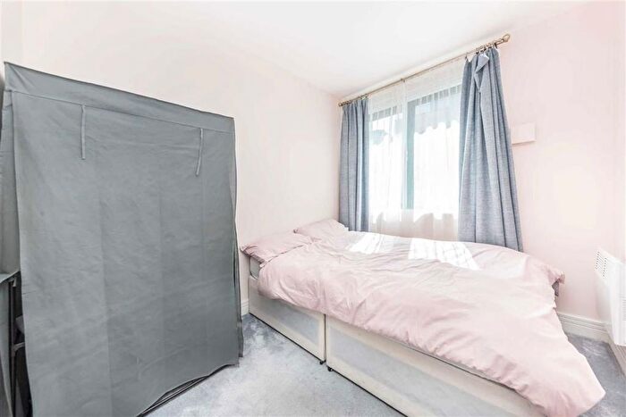 2 Bedroom Flat For Sale In Mansell Street, London, E1