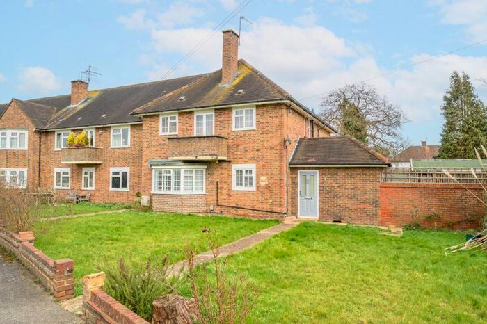 2 Bedroom Flat To Rent In Cranbrook Drive, Esher, KT10