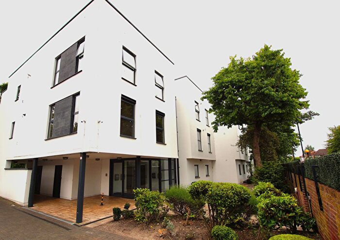 2 Bedroom Flat To Rent In Green Lanes, Winchmore Hill, N21