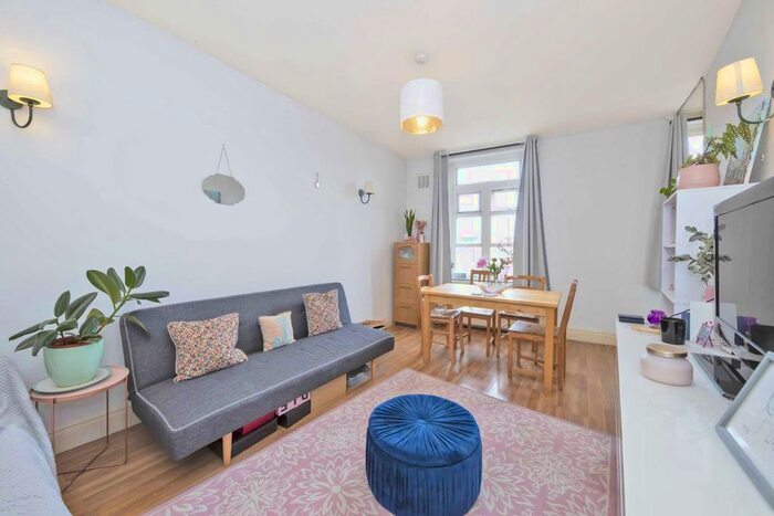 1 Bedroom Flat To Rent In Clapham Common South Side, Clapham, SW4