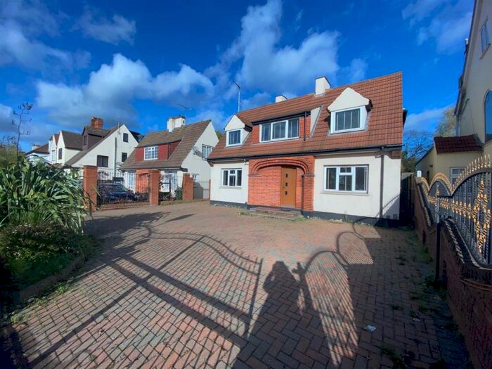 5 Bedroom Detached House To Rent In Southend Arterial Road, Hornchurch, RM11