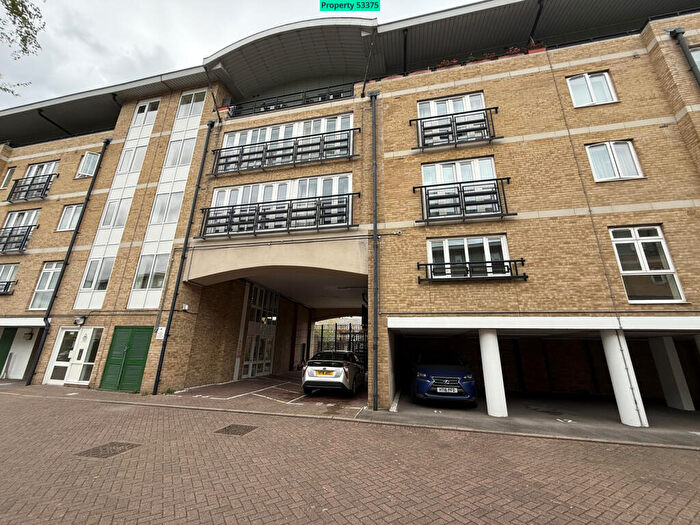 2 Bedroom Flat To Rent In Locksons Close, London, E14