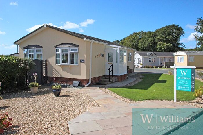 2 Bedroom Mobile/park Home For Sale In Medina Park, Folly Lane, East Cowes, Isle Of Wight, PO32