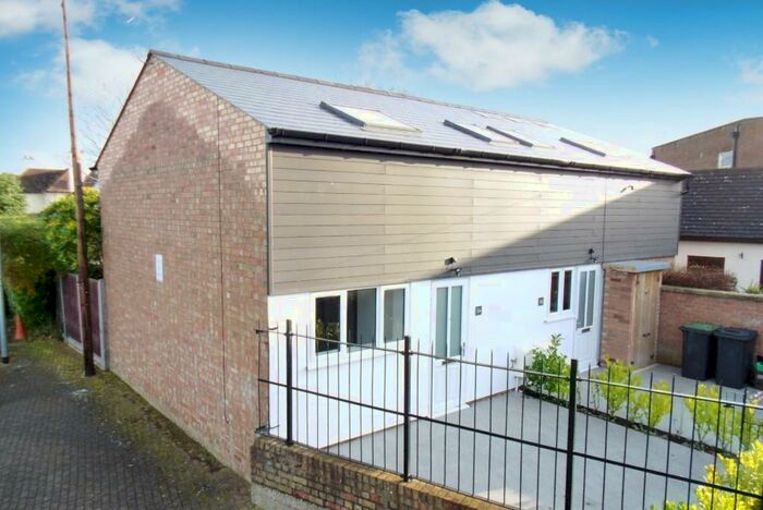 2 Bedroom Semi-Detached House To Rent In Market Square, Sandy, Bedfordshire, SG19