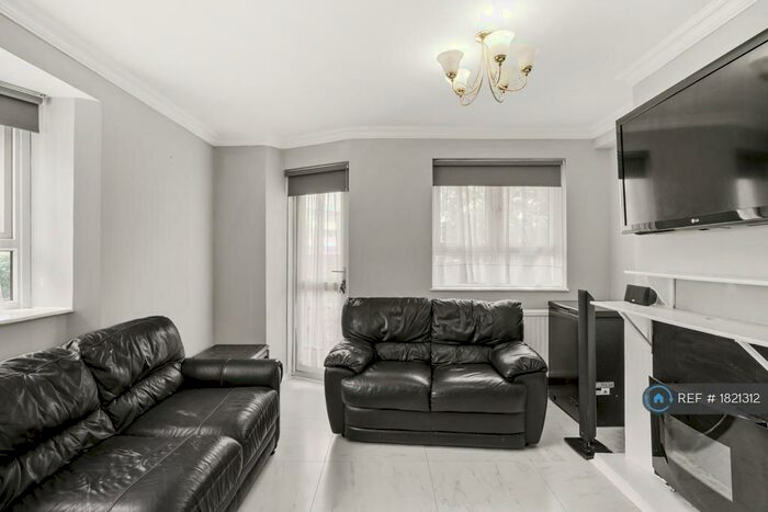 2 Bedroom Flat To Rent In London, London, IG8