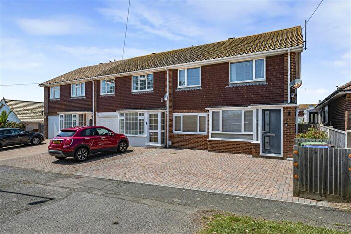 4 Bedroom End Of Terrace House For Sale In Hoddern Avenue, Peacehaven, BN10