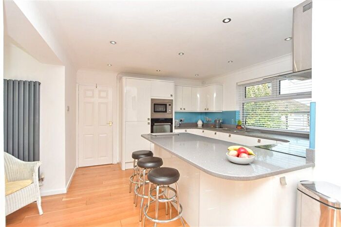 3 Bedroom Detached Bungalow For Sale In Goddings Drive, Rochester, Kent, ME1