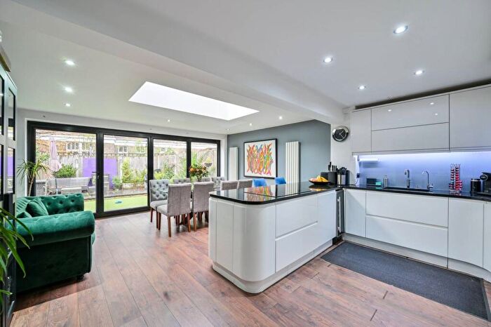 4 Bedroom House For Sale In Gables Close, Camberwell, London, SE5