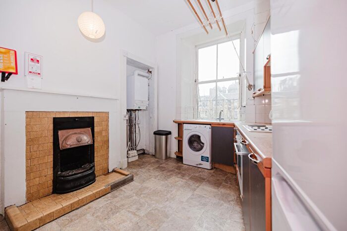 2 Bedroom Flat To Rent In Grindlay Street, Edinburgh, EH3