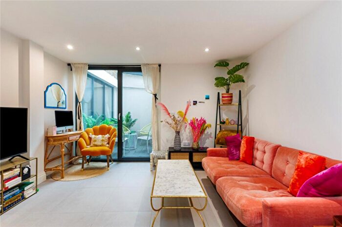 1 Bedroom Apartment For Sale In John Campbell Road, London, N16