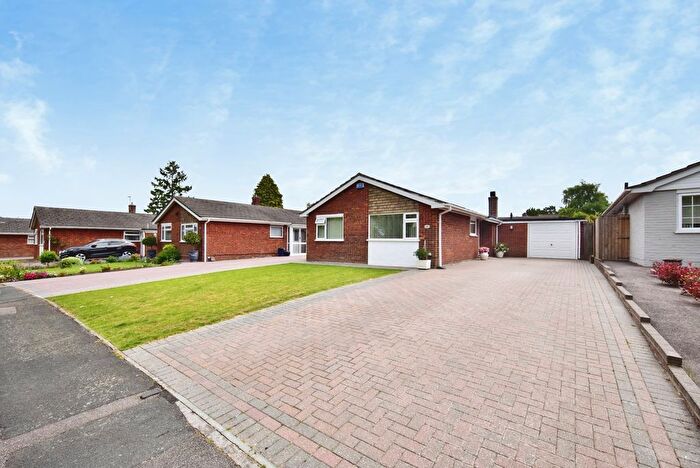 2 Bedroom Bungalow For Sale In Regent Drive, Maidstone, Kent, ME15