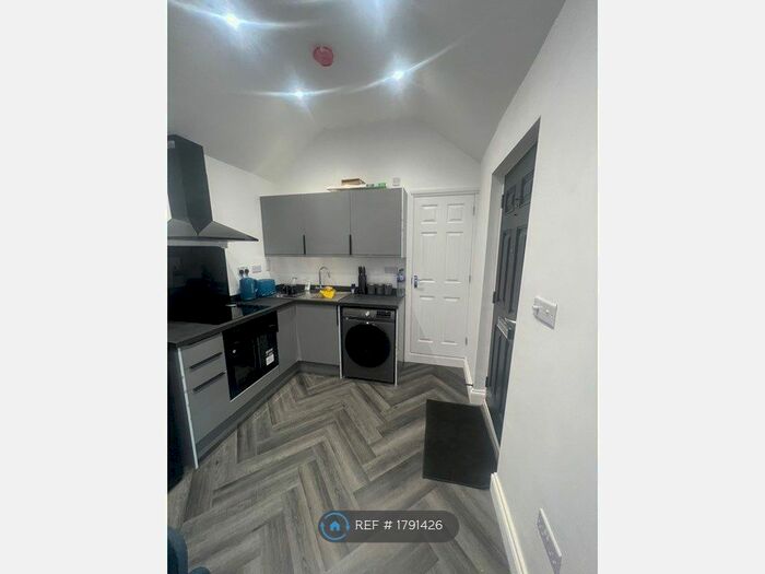 1 Bedroom Semi-Detached House To Rent In Bowness Drive, Hounslow, TW4