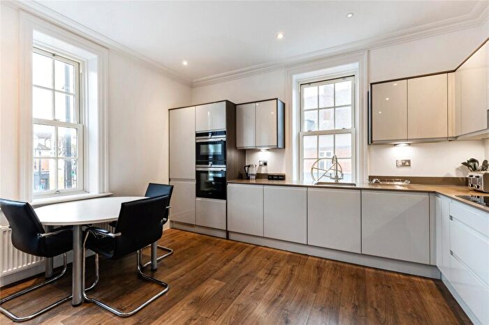 2 Bedroom Flat To Rent In High Street, Weybridge, KT13