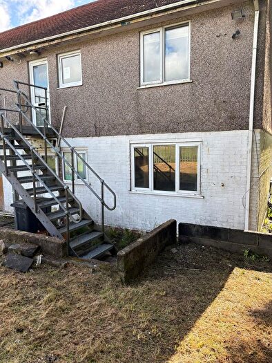 2 Bedroom Flat For Sale In Longview Road, Clase, Swansea, SA6