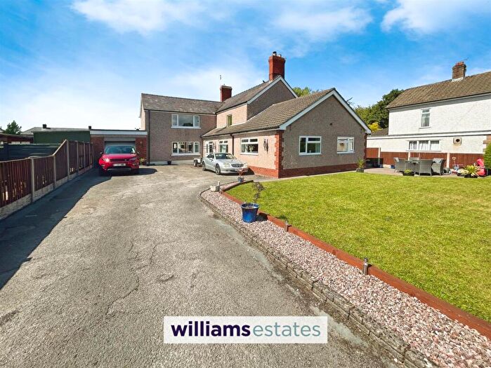 4 Bedroom Detached House For Sale In Tyn Y Parc, Ruthin, LL15