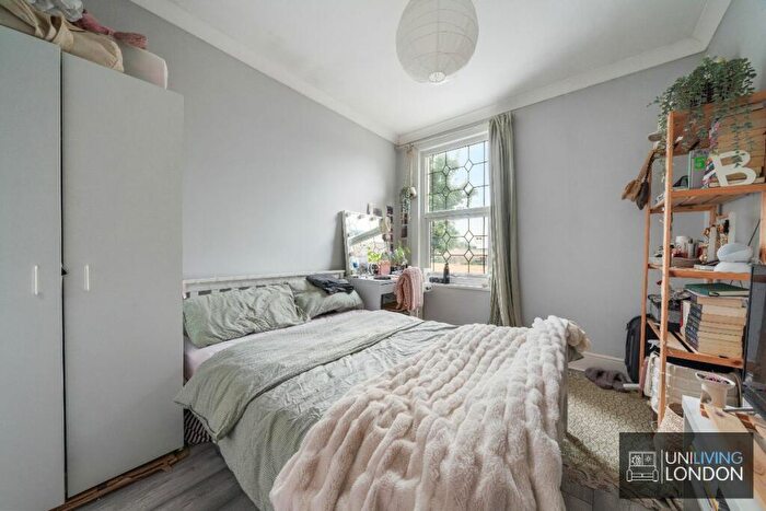 4 Bedroom Terraced House To Rent In Corporation Street, Stratford, E15