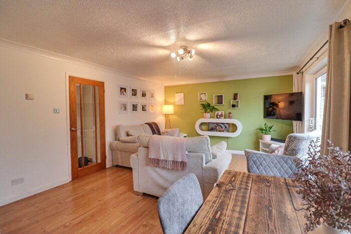 3 Bedroom Link Detached House For Sale In Swift Hollow, Woolston, SO19