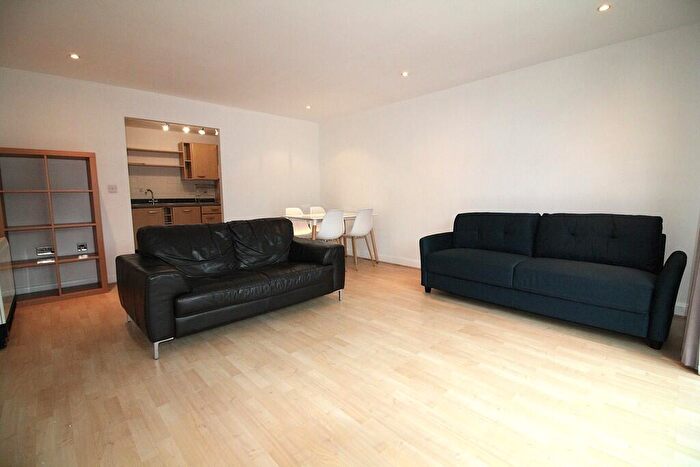 3 Bedroom Apartment To Rent In Royal Plaza, Eldon Street, Sheffield, S1