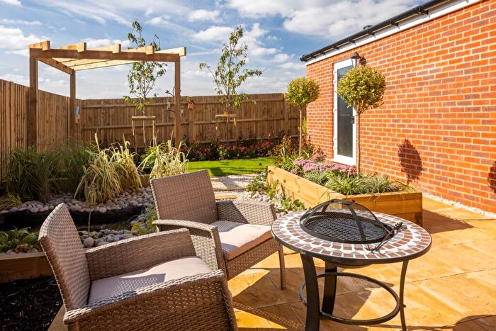 3 Bedroom Semi-Detached House For Sale In Fig Tree Lane, Walberton, BN18