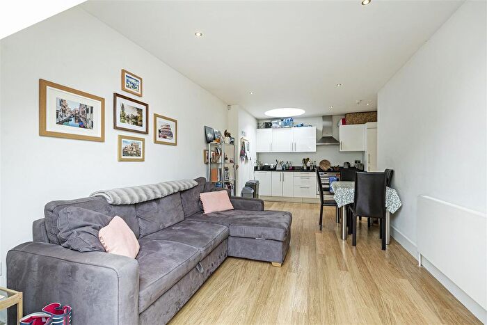 1 Bedroom Flat To Rent In Wimbledon Hill Road, Wimbledon, London, SW19