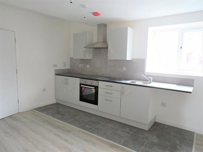 1 Bedroom Flat To Rent In Market Place, Great Bridge, Tipton, DY4