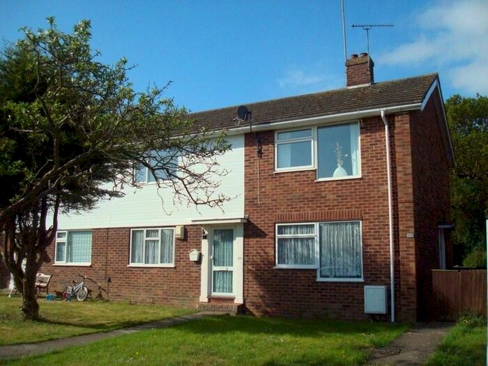 2 Bedroom Maisonette To Rent In Woodside, Walton On The Naze, Essex, CO14