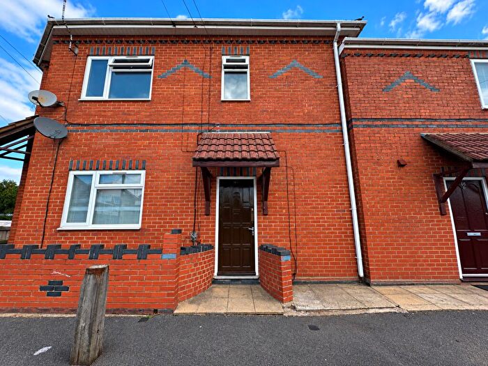 2 Bedroom Flat To Rent In Radcliffe Road, SO14