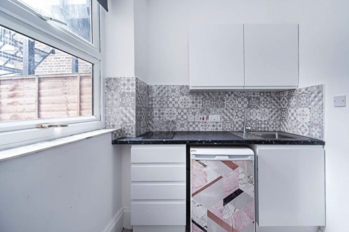 Studio To Rent In Bodney Road, Hackney, London, E8