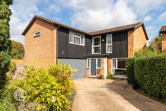 5 Bedroom Detached House For Sale In Farthing Drive, Letchworth Garden City, SG6