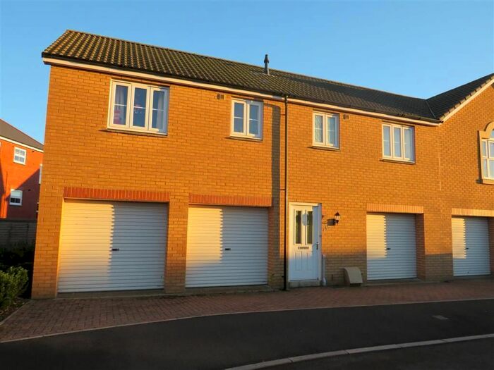 2 Bedroom Flat To Rent In Kingswood Road, Crewkerne, TA18