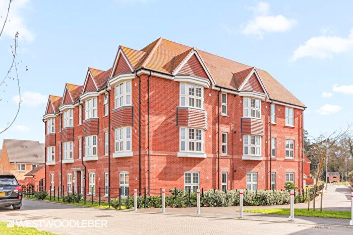 2 Bedroom Apartment For Sale In Moye Close, Hoddesdon, EN11