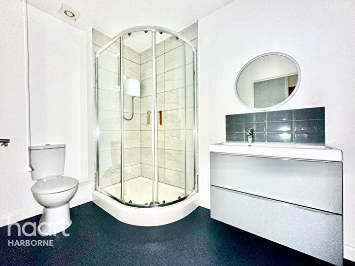 1 Bedroom Apartment To Rent In Queens Court, City Centre, B1