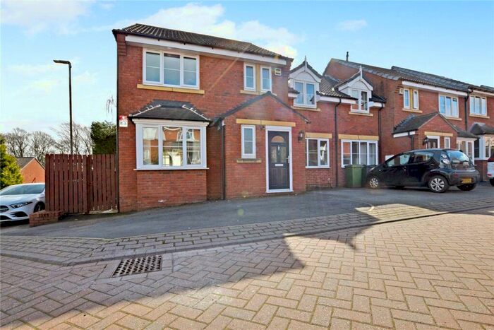 5 Bedroom Terraced House To Rent In Chestnut View, Morley, Leeds, LS27