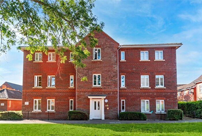 2 Bedroom Apartment For Sale In Rotary Way, Thatcham, Berkshire, RG19