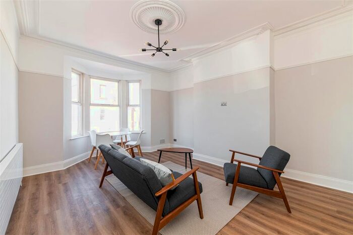 2 Bedroom Flat To Rent In Third Avenue, Heaton, Newcastle Upon Tyne, NE6