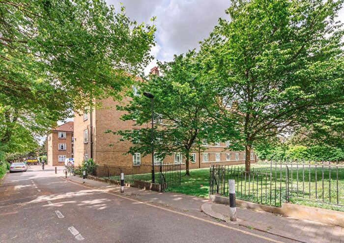 2 Bedroom Flat To Rent In Fulham Palace Road, Bishop's Park, London, SW6